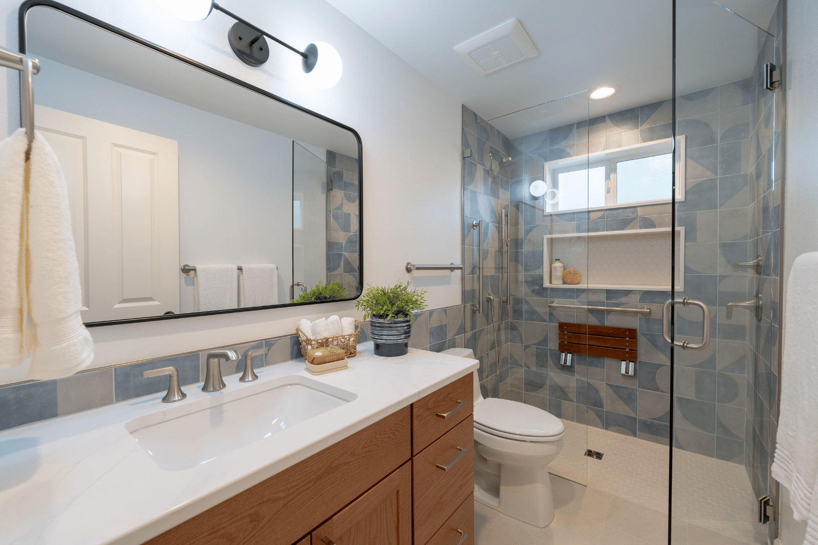 aging-in-place-bathroom-blue-tile (5)