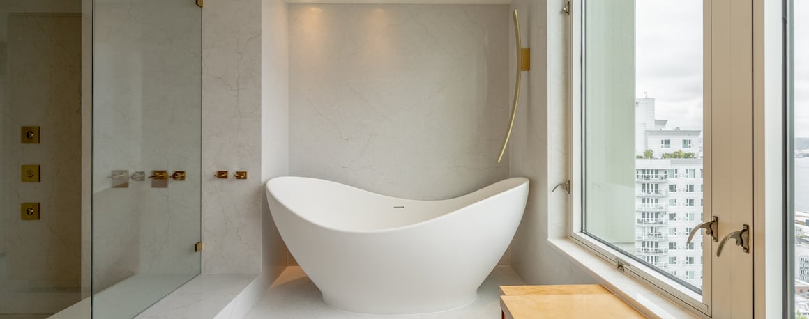 primary-suite-soaking-tub-belltown-highrise_1600w